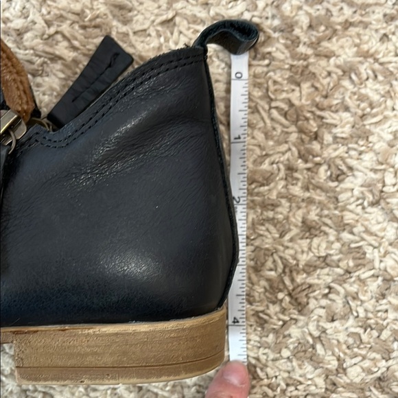 Bueno Footwear Vale Leather Black Minimal Ankle Boots - Size 38 EU 7 US - Picture 15 of 16